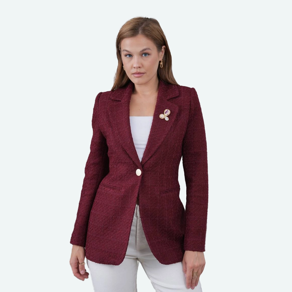 Елегантно бордо сако со брош