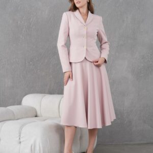 Елегантен женски сет – сако со сукња во розева-крем нијанса