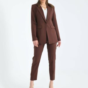 Елегантен женски костим Capri– сако со панталони кафена боја