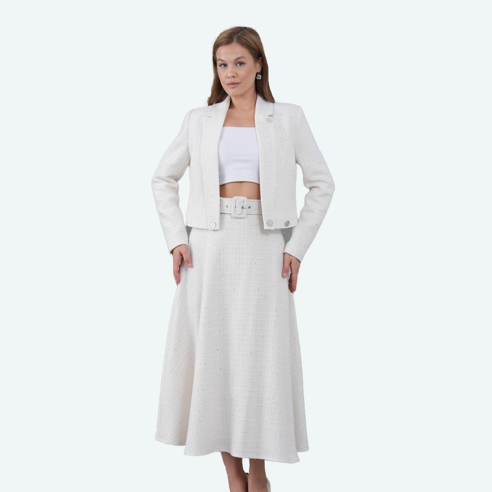 Елегантен женски костим со долга суќна и сако - бела боја