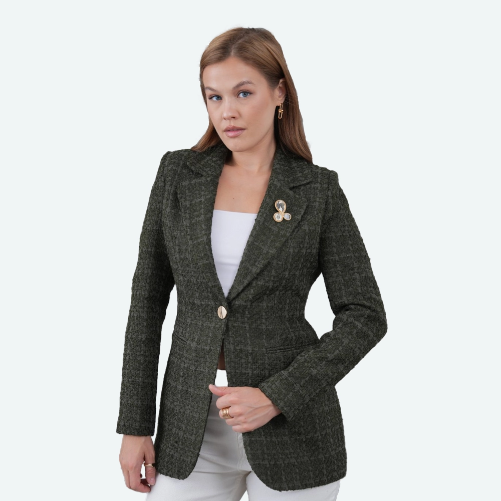 Елегантно темно зелено сако со брош