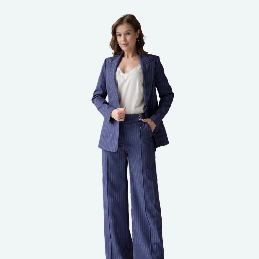 Елегантен женски сет – сако со панталони во темно сина нијанса