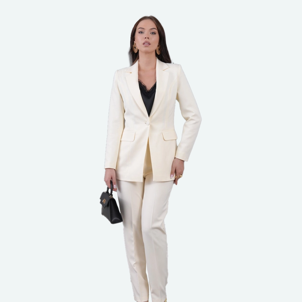 Женски комплет сако и панталони капри во светло жолта боја