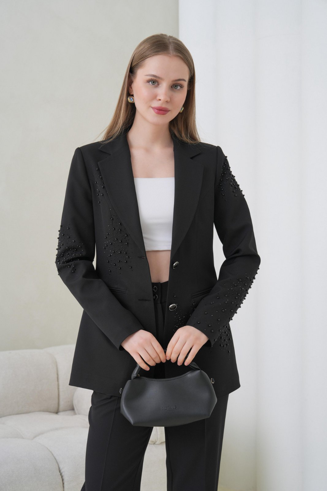 Женски костум сако со панталони - црна боја