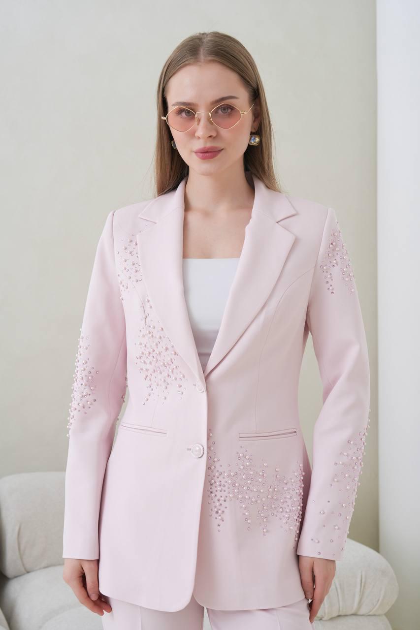 Женски костум сако со панталони -  светло розева боја